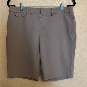 Gap dressy tan shorts size 8 with back pockets